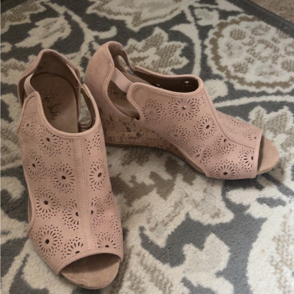 Elegant Mauve Wedge Sandals